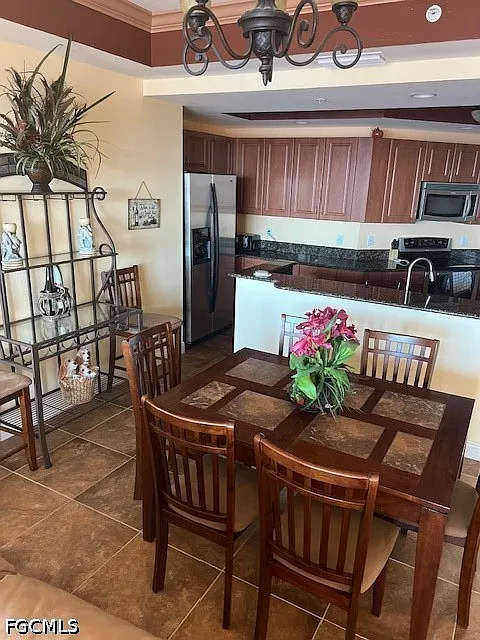 3 bed, 2.0 bath, 1408 sqft, $2,700 — Photo 3