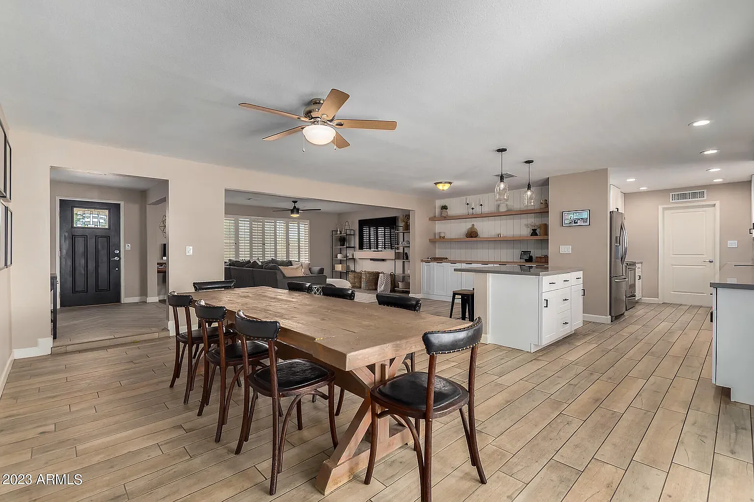 4 bed, 2024 sqft, $2,990 — Photo 3