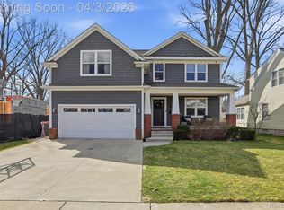 1033 N Maple Ave, Royal Oak, MI 48067