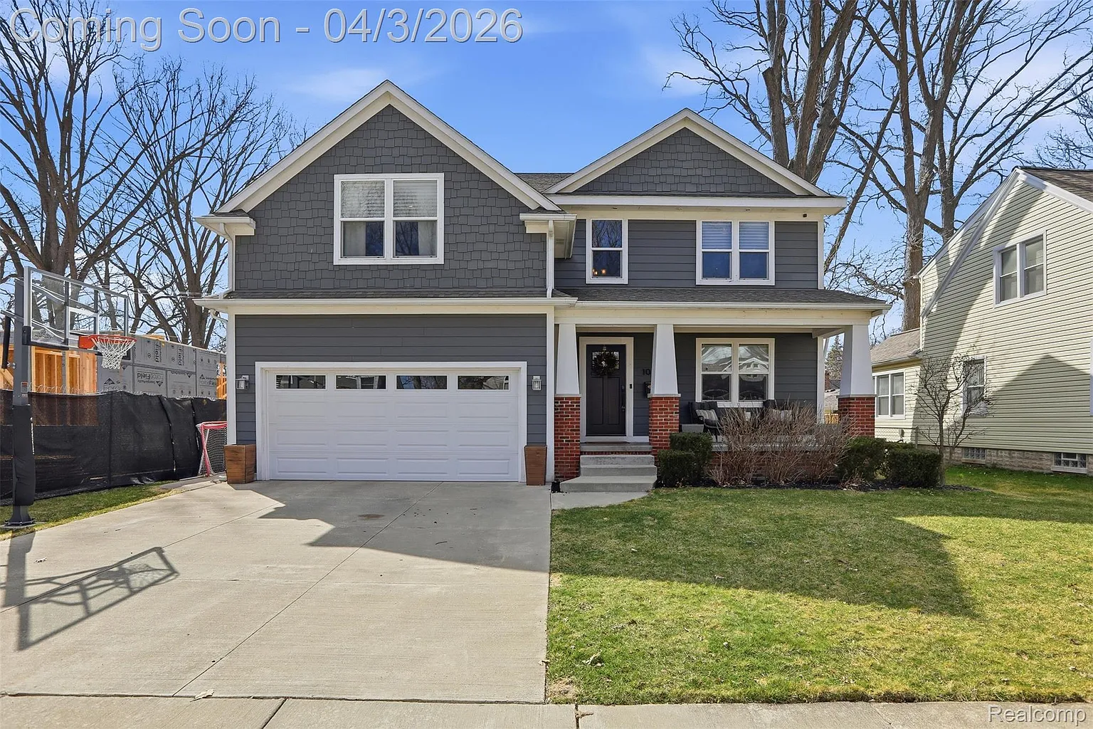 1033 N Maple Ave photo 1