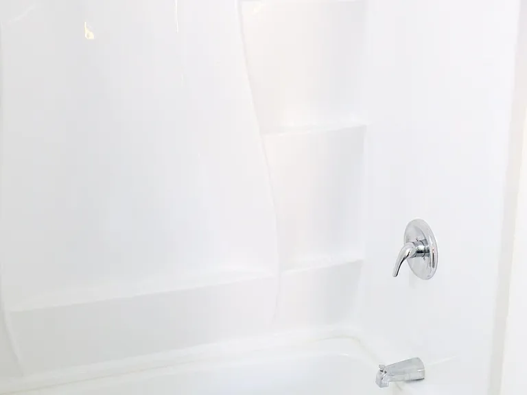 219 Girard Blvd SE — Photo 8