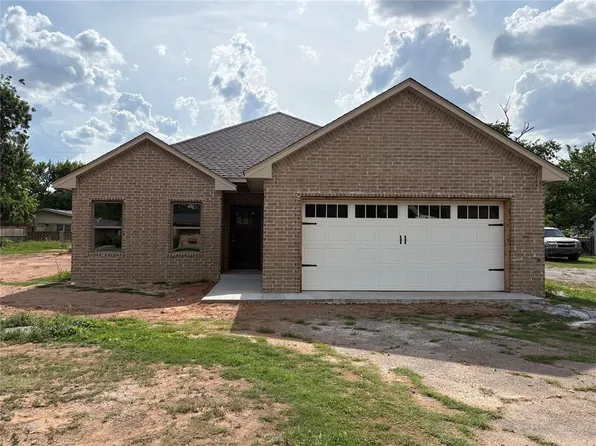 411 N Broadway, Hobart, OK 73651