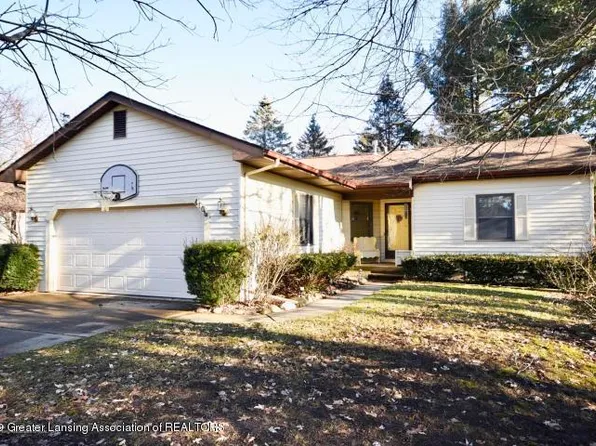 410 Manchester Dr, Dewitt, MI 48820