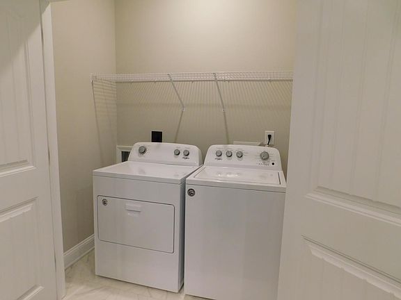 4th image of 3767 Summerline Ln NE
