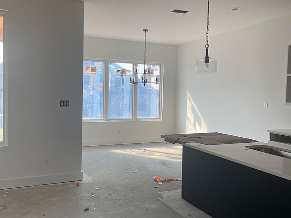 3rd image of 4929 Lake Vista Dr