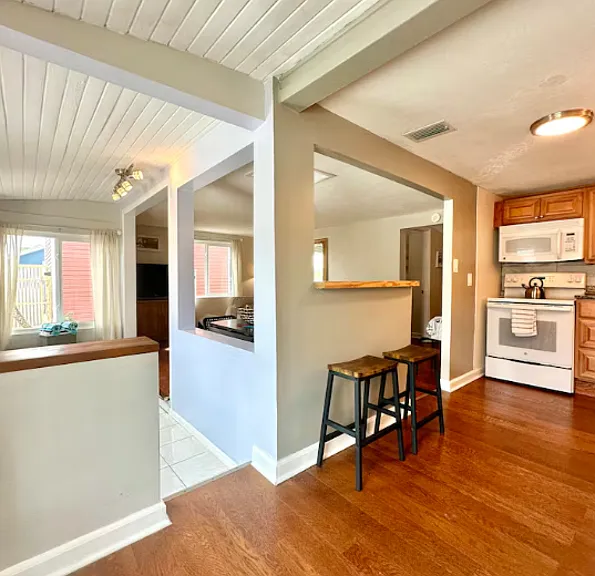 10548 Lake Dr — Photo 8