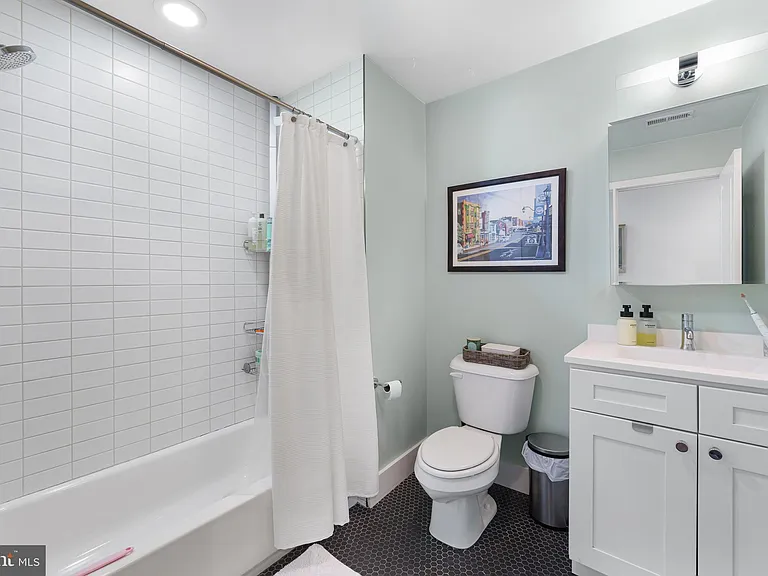 1336 S Bouvier St #B — Photo 17