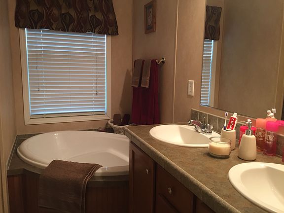 Master Bath Tub & Sinks