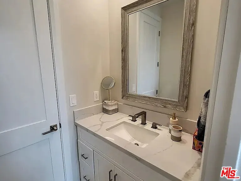 2503 Phelan Ln — Photo 9