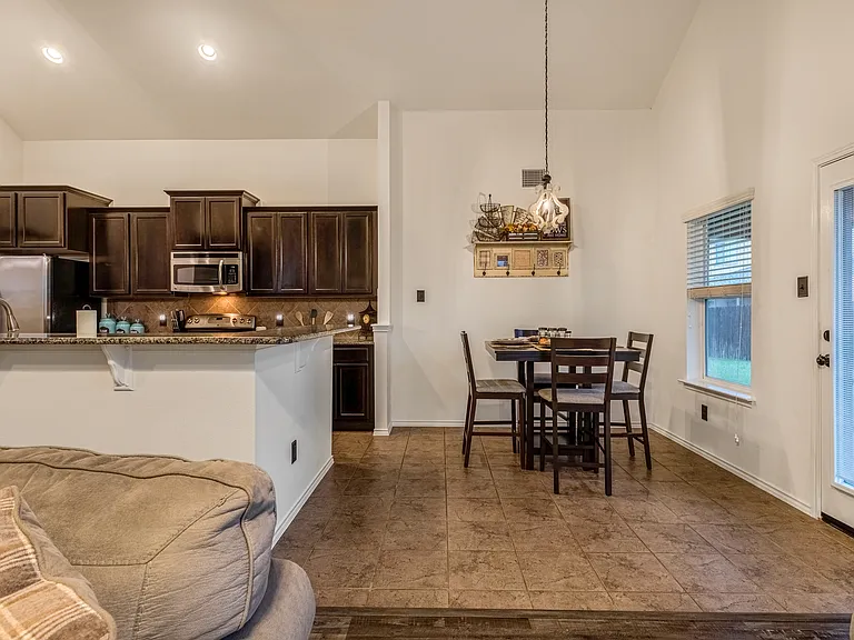 264 Coal Dr — Photo 3