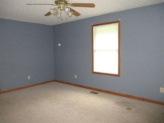 5th image of 8806 Doe Ct