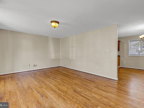 3rd image of 68 Herrington Dr