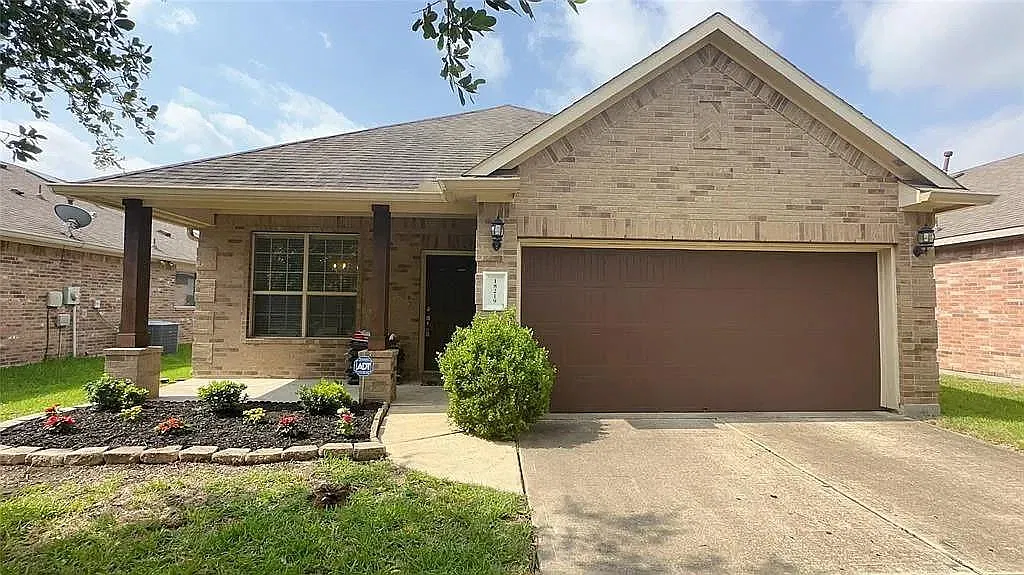 3 bed, 2.0 bath, 1730 sqft, $1,990 — Photo 1