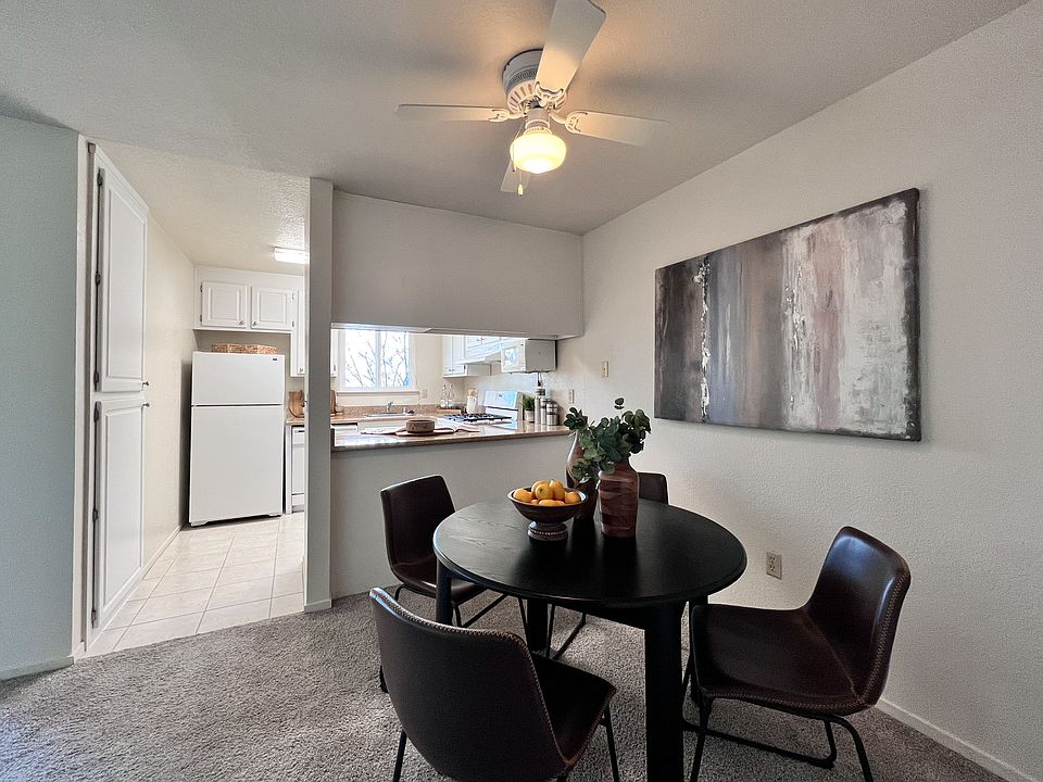 2x2 Dining Room