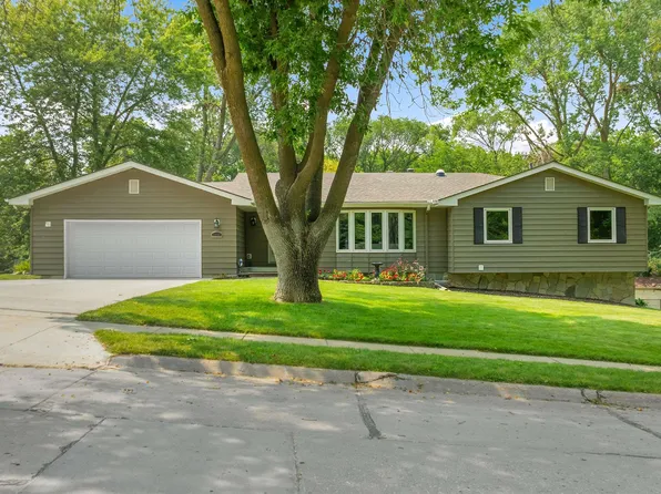 6044 Bridle Path, Omaha, NE 68152