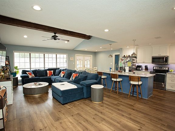 3rd image of 108 Chaparral Dr