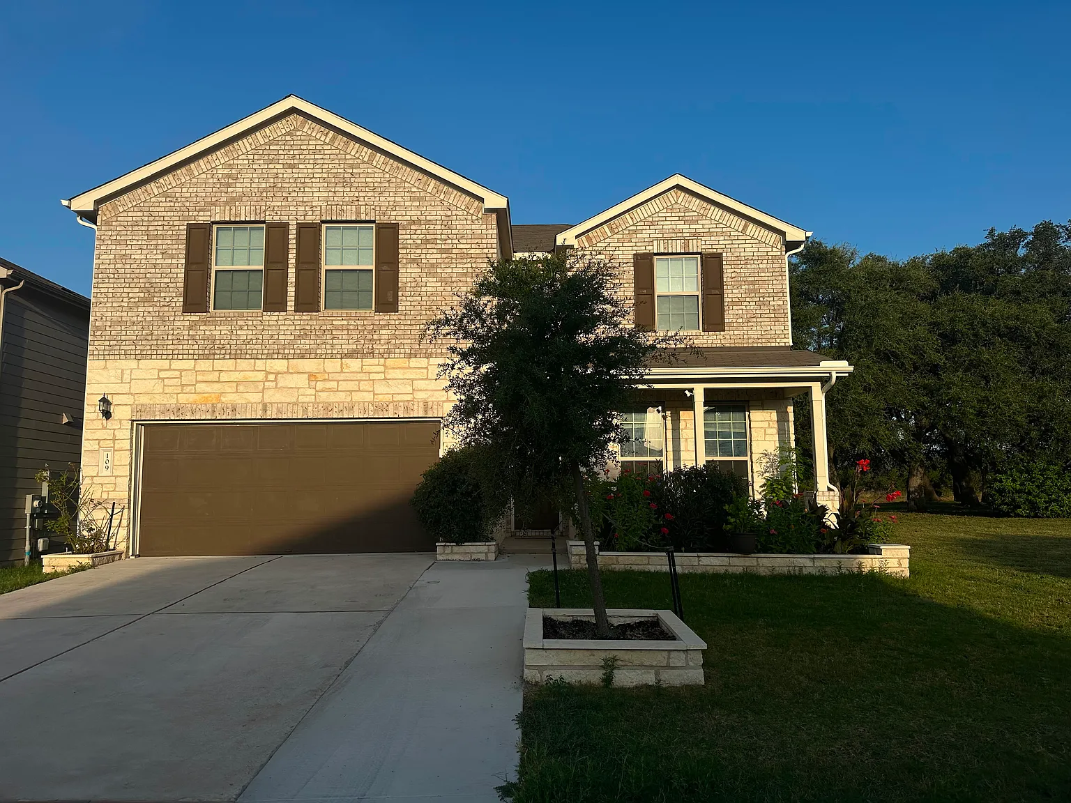 4 bed, 2.5 bath, 2715 sqft, $2,595 — Photo 1