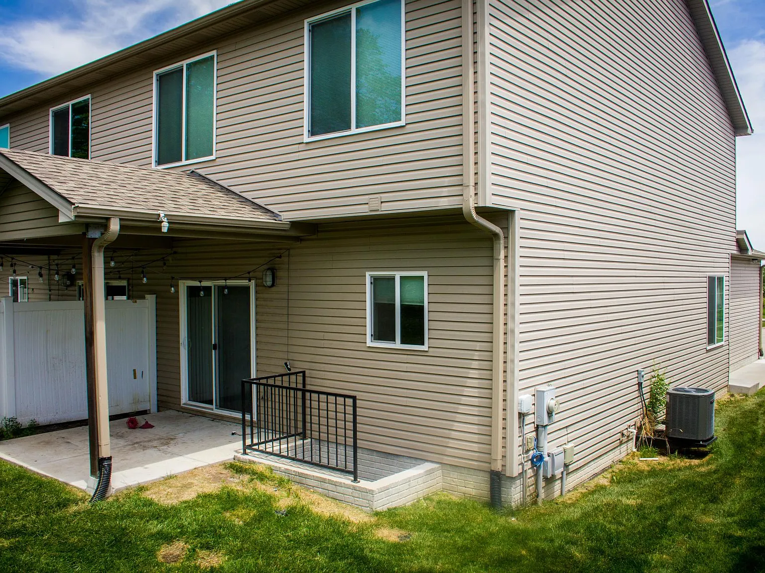 3 bed, 3.5 bath, 1622 sqft, $2,295 — Photo 2