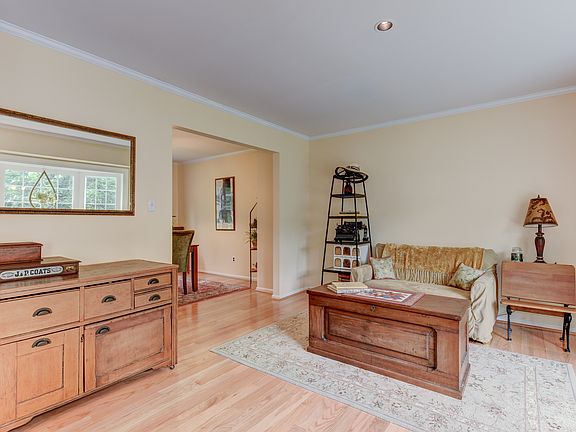 Living room has crown molding