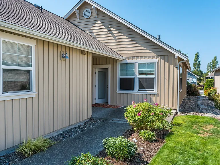 1232 SW Xavier Dr — Photo 2