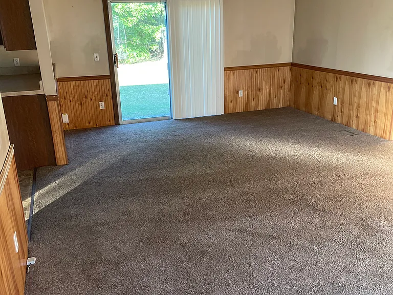 129 Beechwoods Rd — Photo 2