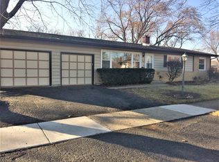 720 Eastman Dr, Mount Prospect, IL 60056