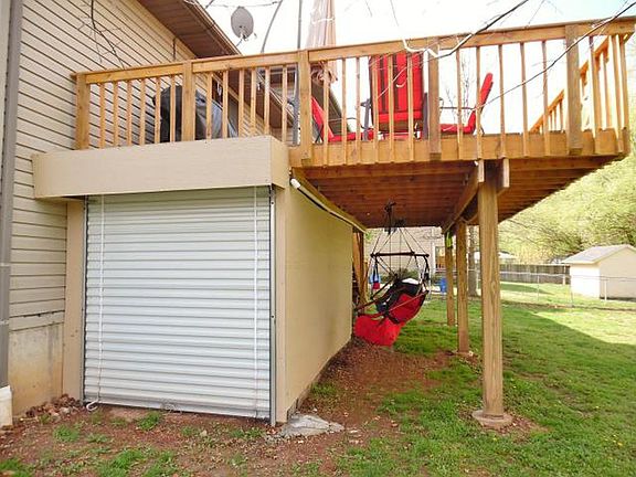 4th image of 829 Rosemary Ave
