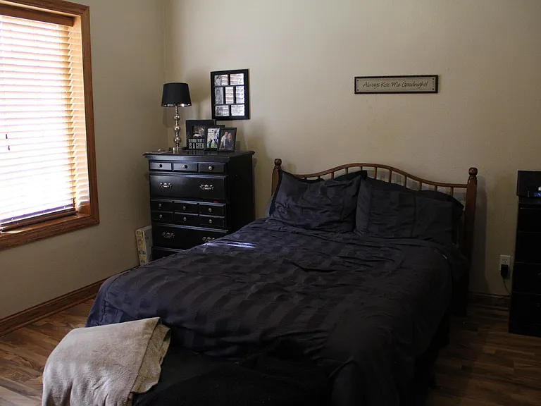 2440 N Oakland Ave — Photo 13
