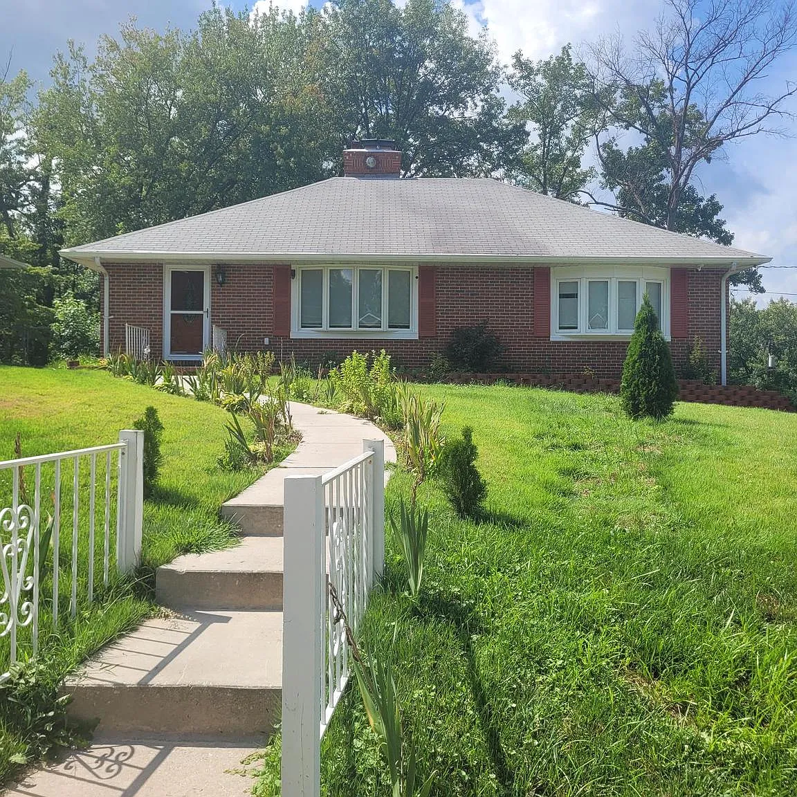 4 bed, 1320 sqft, $2,800 — Photo 1