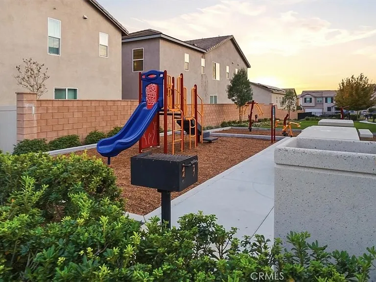 556 Enzo St — Photo 39