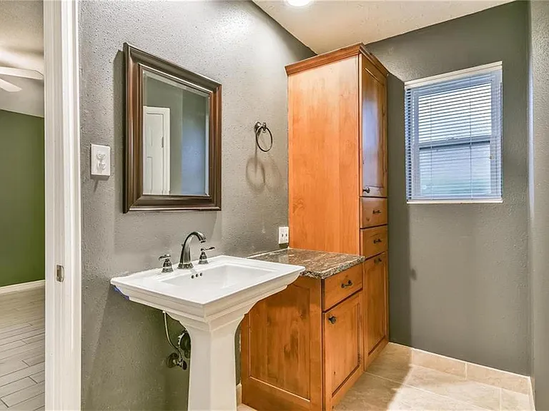 10427 Eagle Glen Dr — Photo 9