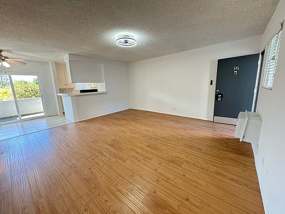 5th image of 13860.5 Burbank Blvd #16