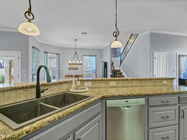 3300 Fountain Way — Photo 40