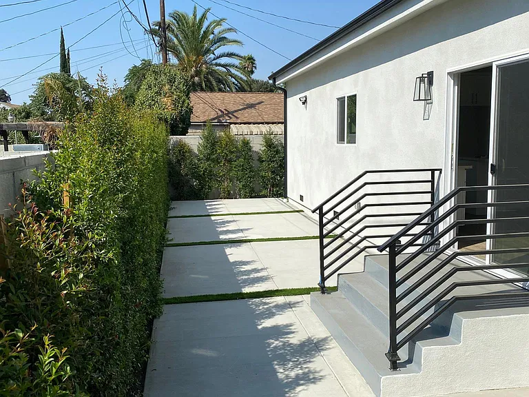 6203 Bakman Ave — Photo 11