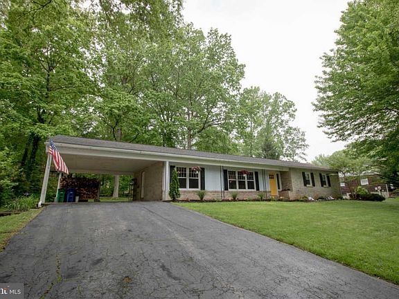 2nd image of 250 Hemlock Ln