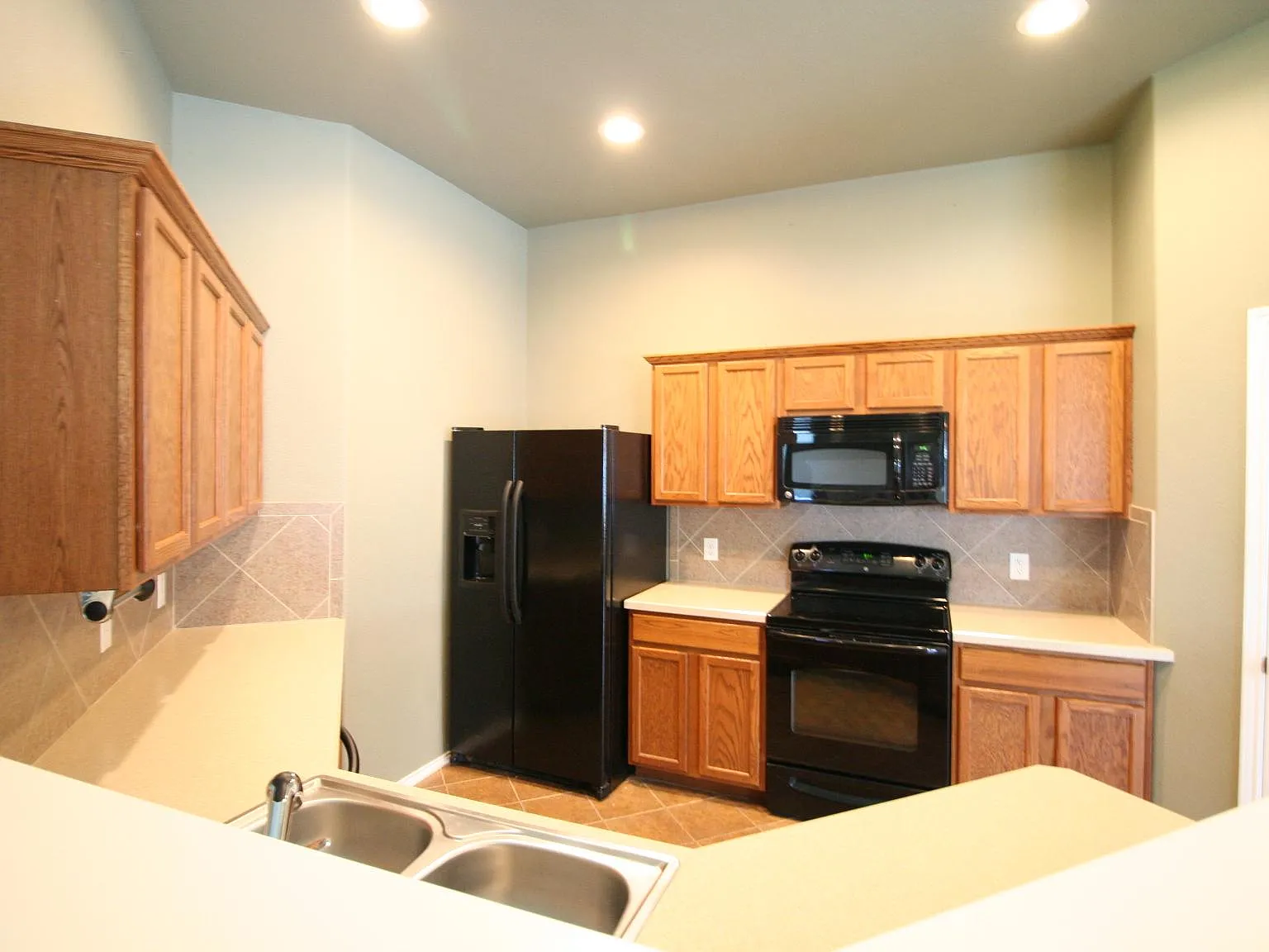 1038 Lancashire Ln — Photo 4