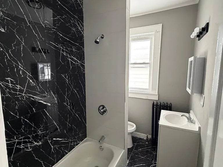 843 S 19th St #2L — Photo 4