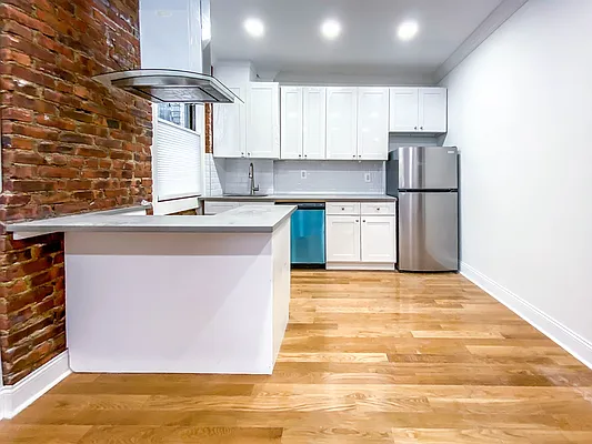 Rented by Voro New York | media 81