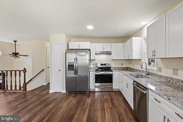136 Nightingale Ave — Photo 12