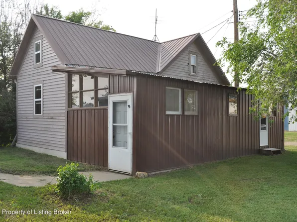 214 1st Ave E, Lemmon, SD 57638