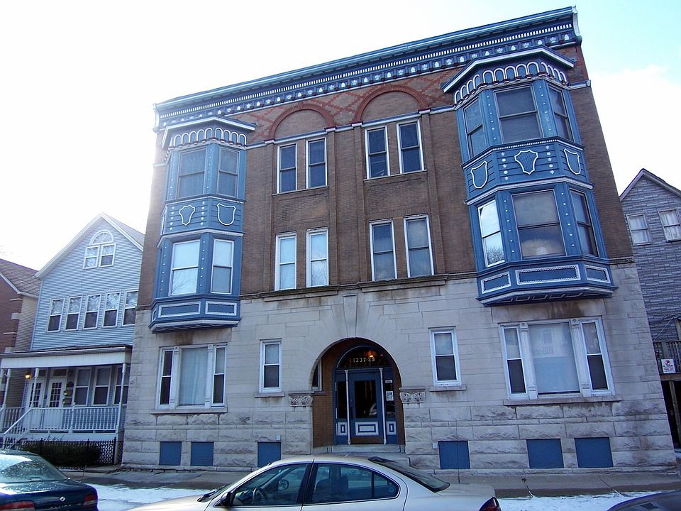 1st image of 1337 W Wellington Ave #1
