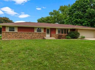 9617 Zinnia Dr, Machesney Park, IL 61115
