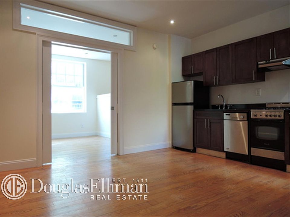 1st image of 207 W 11th St #1D^^
