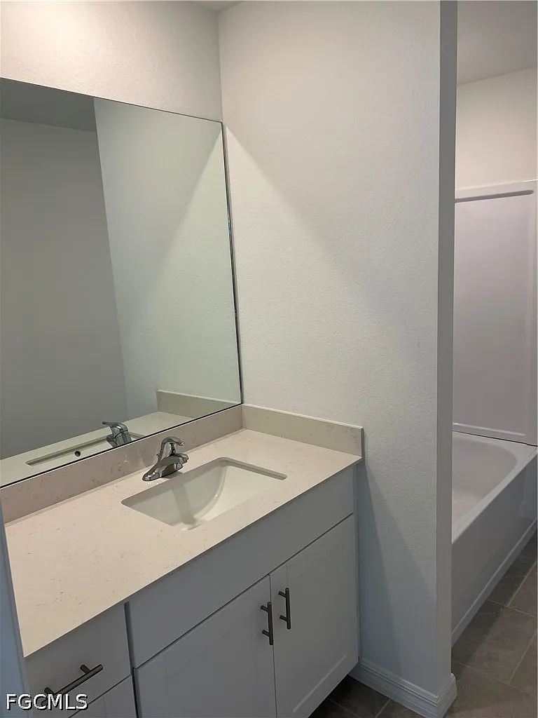 4 bed, 2.5 bath, 2320 sqft, $2,450 — Photo 4