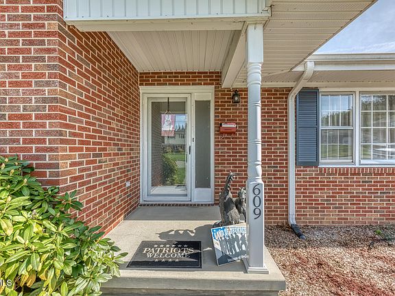 5th image of 609 Hollyhill Rd