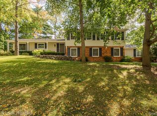 870 Dowling Rd, Bloomfield Hills, MI 48304