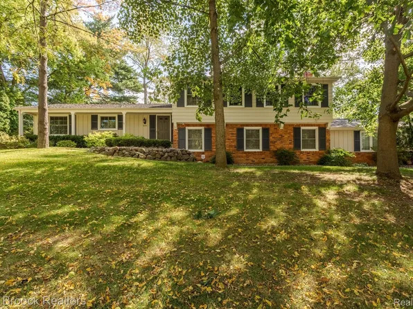870 Dowling Rd, Bloomfield Hills, MI 48304