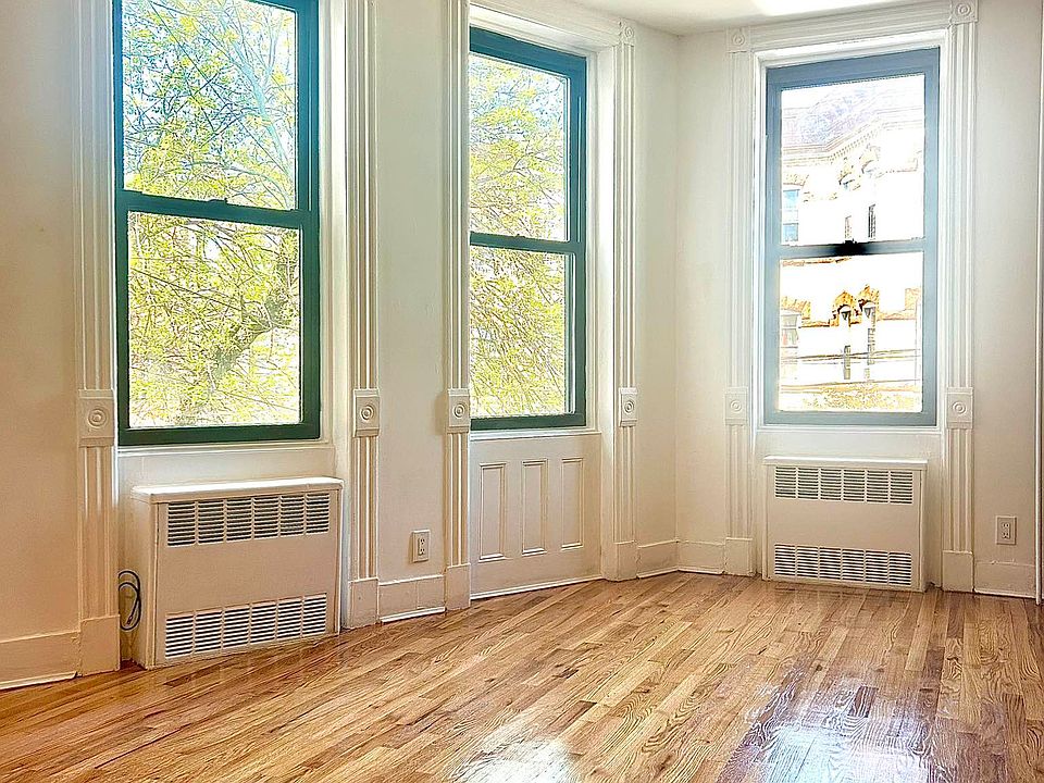 1st image of 1690 Grove St #2L