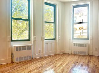 1690 Grove St #2L, Ridgewood, NY 11385