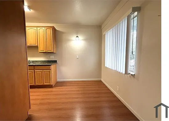 1047 Rich Ave #12 — Photo 3